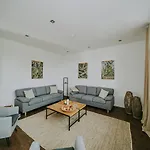 Laurus Villa *