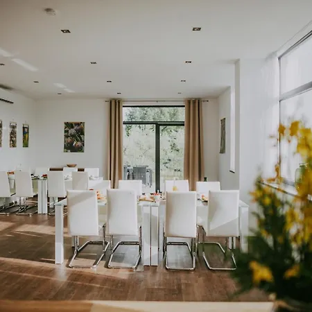 Laurus Villa