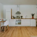 Laurus Villa *