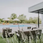 Laurus Villa